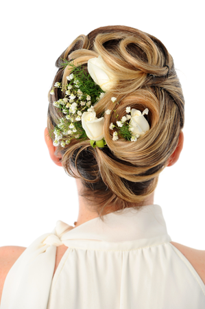 Hochsteckfriseur mit Blumenschmuck